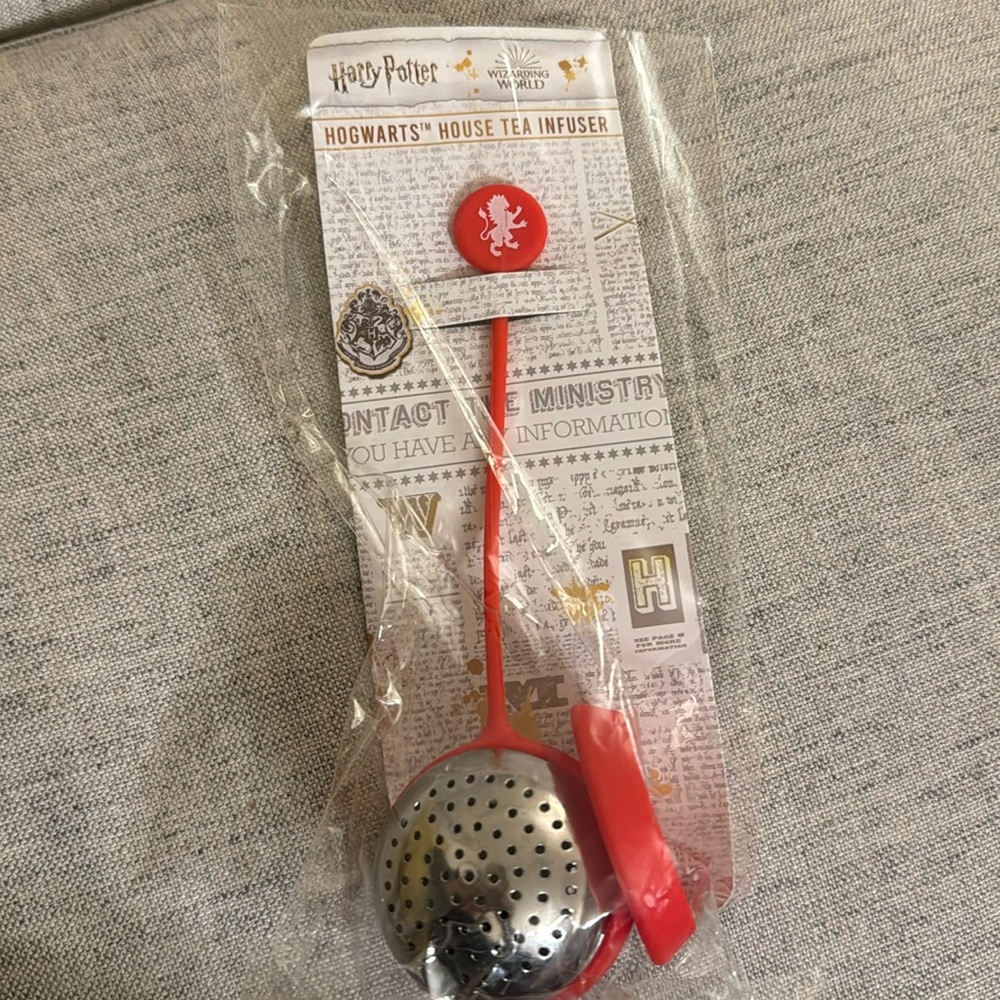 HARRY POTTER Tea Infuser HOGWARTS HOUSE gryffindor new sealed